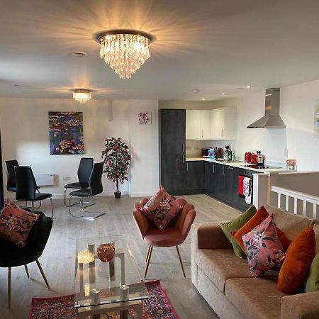 Central 2 Bed Newly Built Duplex Penthouse With Free Gated, On-Site Parking, Lift Access, Self Check-In, Super Fast Wifi, Two Cathedral View Terraces & Sleeps 6 피터버러 외부 사진