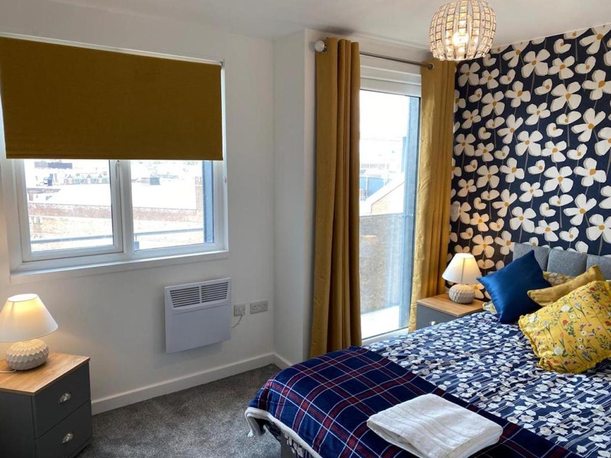 Central 2 Bed Newly Built Duplex Penthouse With Free Gated, On-Site Parking, Lift Access, Self Check-In, Super Fast Wifi, Two Cathedral View Terraces & Sleeps 6 피터버러 외부 사진