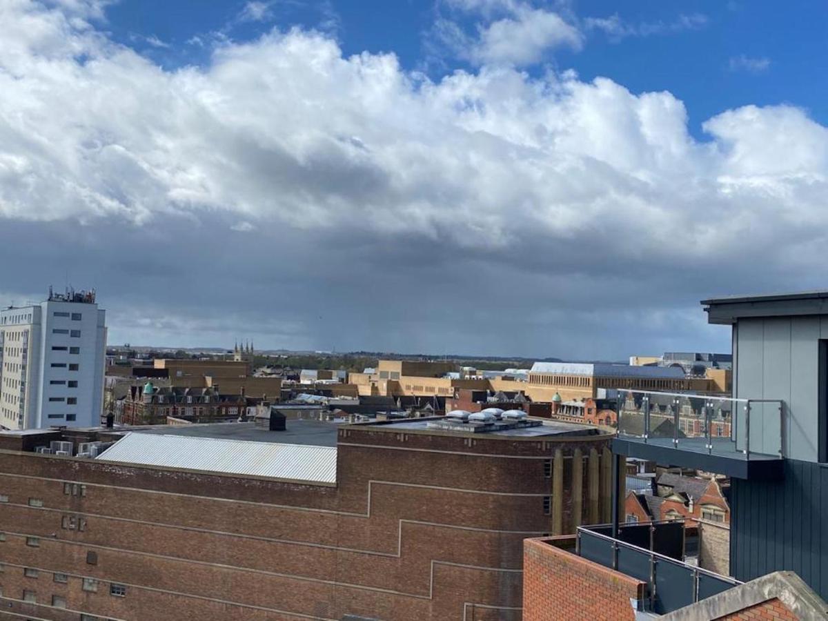 Central 2 Bed Newly Built Duplex Penthouse With Free Gated, On-Site Parking, Lift Access, Self Check-In, Super Fast Wifi, Two Cathedral View Terraces & Sleeps 6 피터버러 외부 사진