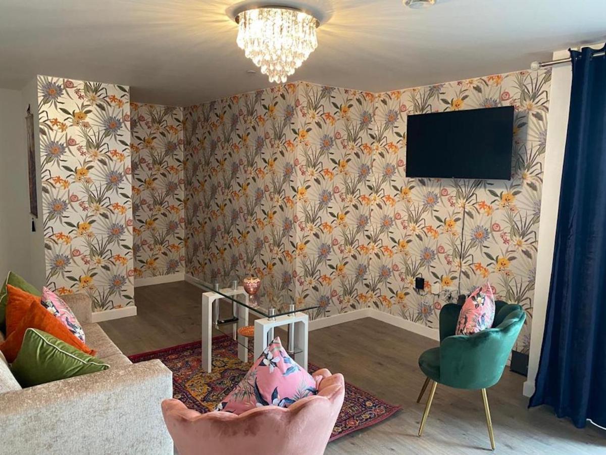 Central 2 Bed Newly Built Duplex Penthouse With Free Gated, On-Site Parking, Lift Access, Self Check-In, Super Fast Wifi, Two Cathedral View Terraces & Sleeps 6 피터버러 외부 사진