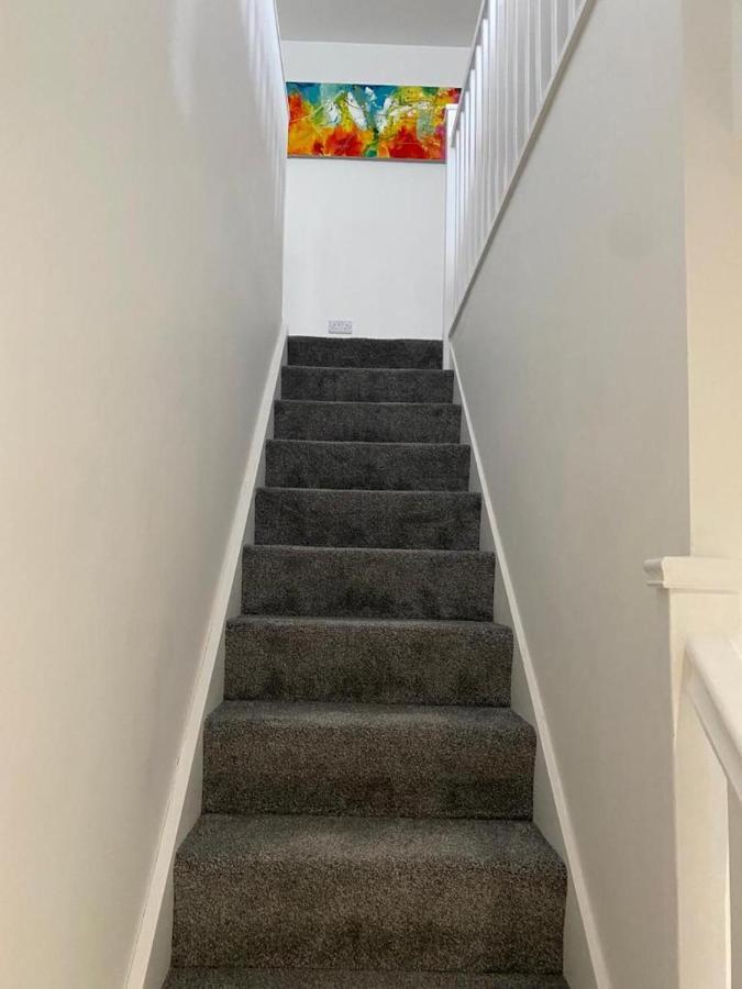 Central 2 Bed Newly Built Duplex Penthouse With Free Gated, On-Site Parking, Lift Access, Self Check-In, Super Fast Wifi, Two Cathedral View Terraces & Sleeps 6 피터버러 외부 사진