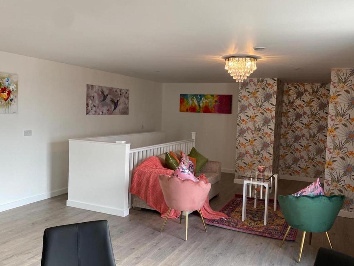 Central 2 Bed Newly Built Duplex Penthouse With Free Gated, On-Site Parking, Lift Access, Self Check-In, Super Fast Wifi, Two Cathedral View Terraces & Sleeps 6 피터버러 외부 사진