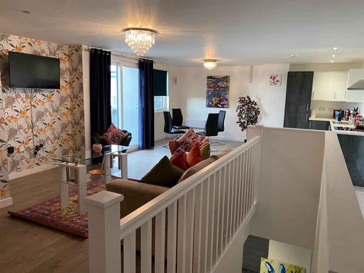 Central 2 Bed Newly Built Duplex Penthouse With Free Gated, On-Site Parking, Lift Access, Self Check-In, Super Fast Wifi, Two Cathedral View Terraces & Sleeps 6 피터버러 외부 사진