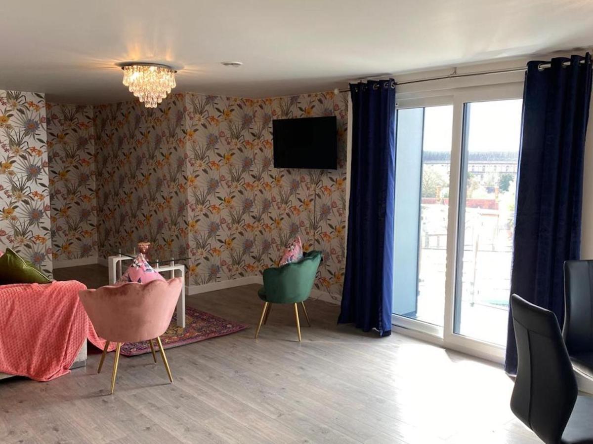 Central 2 Bed Newly Built Duplex Penthouse With Free Gated, On-Site Parking, Lift Access, Self Check-In, Super Fast Wifi, Two Cathedral View Terraces & Sleeps 6 피터버러 외부 사진