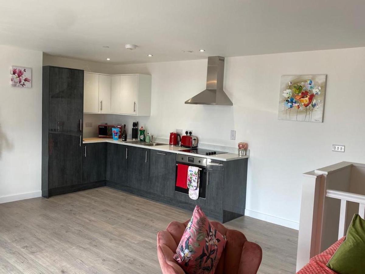 Central 2 Bed Newly Built Duplex Penthouse With Free Gated, On-Site Parking, Lift Access, Self Check-In, Super Fast Wifi, Two Cathedral View Terraces & Sleeps 6 피터버러 외부 사진