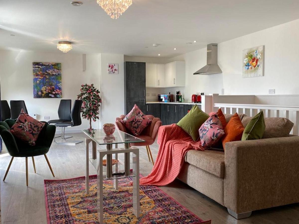 Central 2 Bed Newly Built Duplex Penthouse With Free Gated, On-Site Parking, Lift Access, Self Check-In, Super Fast Wifi, Two Cathedral View Terraces & Sleeps 6 피터버러 외부 사진