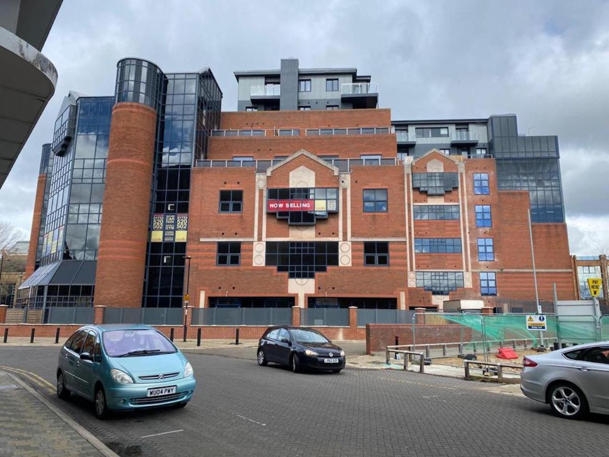 Central 2 Bed Newly Built Duplex Penthouse With Free Gated, On-Site Parking, Lift Access, Self Check-In, Super Fast Wifi, Two Cathedral View Terraces & Sleeps 6 피터버러 외부 사진